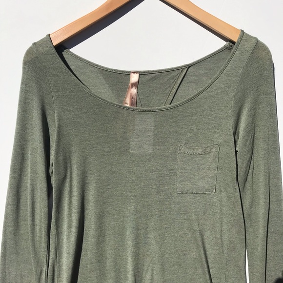 LANI CALIFORNIA green split back top - Picture 3 of 5